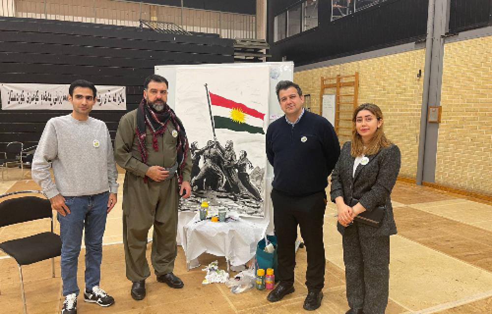 به‌شداری وه‌فدێکی سازمانی خه‌بات له‌ مه‌ڕاسیمی ٨٠مین ساڵیادی دامه‌راندنی کۆماری کوردستان له‌ وڵاتی سوئێد