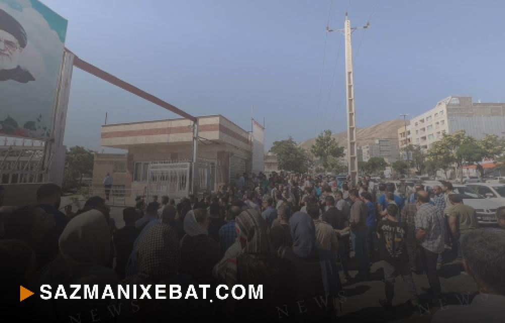 متقاضیان معترض درب اداره کل مسکن و شهرسازی استان کوردستان را مسدود نمودن